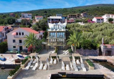 Mini-hotel ekskluziv në bregdet në ndërtim Në Krašići me skelë private