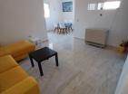 Te bollshme 2 dhoma gjumi banesë 66 m2 në Bar me studio, tarracë, parking