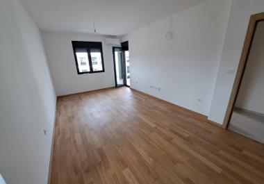 Elegáns új lakás 47 m2 Podgoricában a városban Kvart