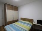 Apartament simpatik me 1 dhomë gjumi në Qytetin E Podgoricës Kej me tarracë dhe garazh