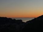 Shtepi e re panoramike me pamje nga deti 80 m2 ne Becici, Mali I Zi me truall te madh
