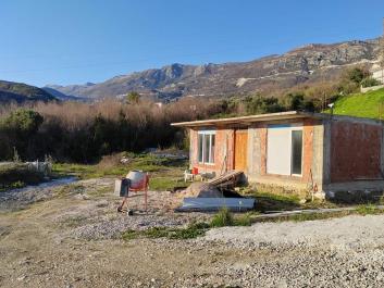 Nový panoramatický dům s výhledem na moře 80 m2 v Becici, Černá Hora s velkým pozemkem