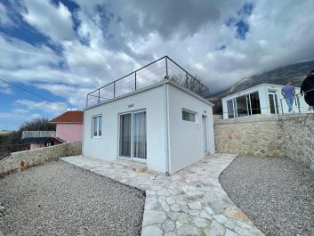 Superbe maison avec vue sur la mer de 72 m2 à Dobra Voda avec terrasse sur le toit à 10 minutes de la mer