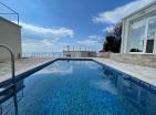 Splendida casa vista mare 72 m2 a Dobra Voda con terrazza panoramica 10 minuti di mare