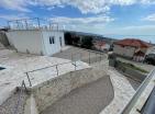 Superbe maison avec vue sur la mer de 72 m2 à Dobra Voda avec terrasse sur le toit à 10 minutes de la mer