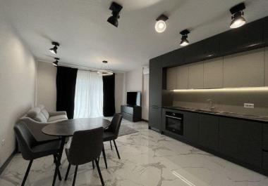 Luksuzni apartman s 1 spavaćom sobom u baru u rezidenciji u Mumbaiju s bazenom i parkingom