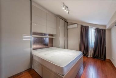 Lujoso piso dúplex nuevo de 127 m2 en Podgorica con 3 dormitorios y vistas a Moraca