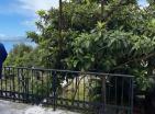 Lenyűgöző tengerre néző villa 2 terasszal Bigovában, buja kertekkel