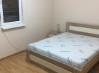 Encantador apartamento de dos dormitorios de 69 m2 en Boka Bay en Dobrota con patio privado