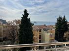 Superbe appartement dune chambre de 64 m2 à Petrovac avec terrasse avec vue sur la mer