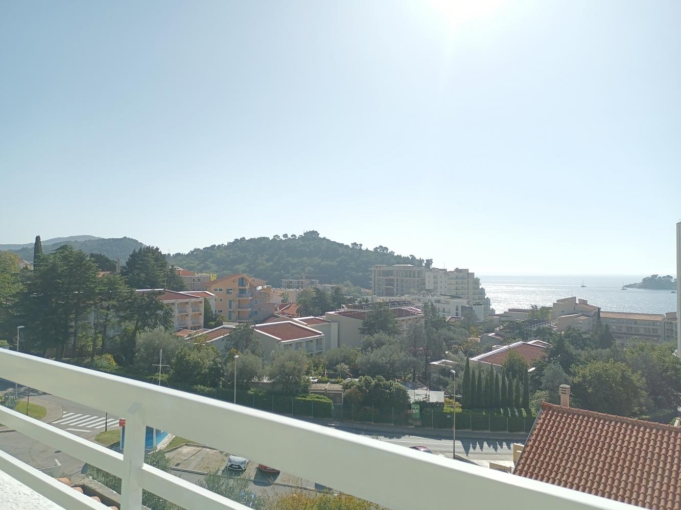 Зашеметяващ апартамент с изглед към морето с една спалня в Петровац само на 10 минути до морето