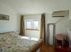 Superbe appartement avec vue sur la mer avec une chambre à Petrovac à seulement 10 minutes de la mer