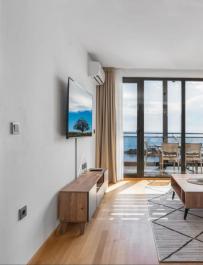 Čudovit pogled na morje 67 m2 apartma na Sveti Stefan koraki od plaže