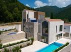 Ekskluzivna nova mestna hiša 189 m2 vila v Tivatu z zasebnim bazenom in pogledom na morje