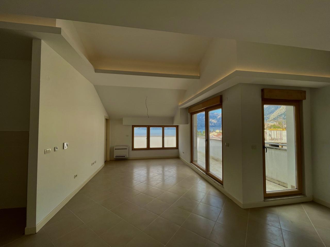 Novi apartman s pogledom na more površine 60 m2 u Dobroti s bazenom i terasom