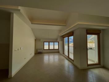Új seaview 60 m2-es apartman Dobrota-ban, medencével és terasszal