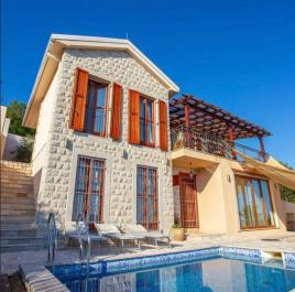 Villa exclusive en pierre de 210 m2 à Zagora, Kotor avec une vue imprenable sur la mer