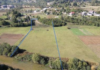 Prodaje se prostrano urbanizirano zemljište površine 10.000 m2 u Kololašini