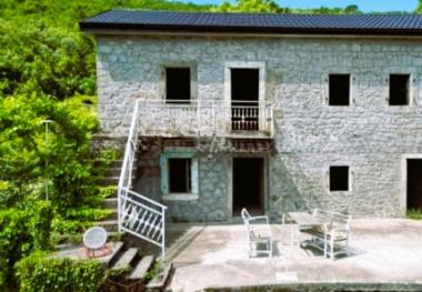 Zgodovinski kamen 130 m2 hiša v Kavaci, Kotor za obnovo