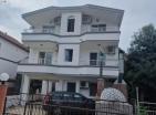 Продато : Мини хотел у Улцину, 3-спратна вила са базеном на 7 апартмана на 400 метара од плаже