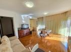 Apartamento amueblado de 2 dormitorios y 75 m2 con vistas al mar, cerca del mar