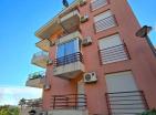 Apartamento amueblado de 2 dormitorios y 75 m2 con vistas al mar, cerca del mar