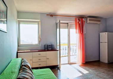 2-соби стан у Петровцу са погледом на море