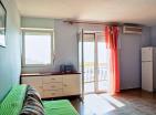 2 szobás lakás Petrovac, kilátással a tengerre