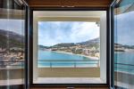 Луксозен апартамент в Rafailovici на първа линия с прекрасна гледка към морето