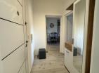 Encantador apartamento Budva de 55 m2 con terraza y un dormitorio en 3 plantas