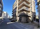 Apartamento de 48 m2 con vistas al mar en Dobra Voda con piscina y aparcamiento en venta