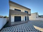 Moderna obiteljska kuća s 2 kata površine 229 m2 u Baru s luksuznim interijerom