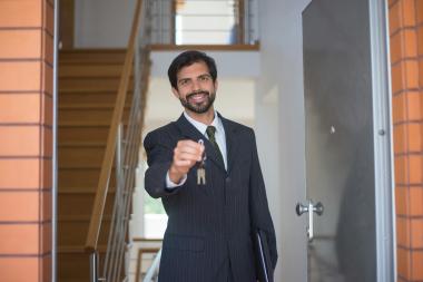 Кликнете тук, за да ангажирате професионалист да ръководи вашето търсене на имоти.