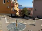 Piso reformado y legalizado de 50 m2 en Petrovac con vistas al mar a muy buen precio