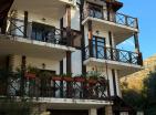Lenyűgöző négy emeletes 300 m2-es ház Budva tengerre néző