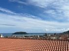Impresionante piso de 124 m2 con vistas al mar en Budva con dos terrazas
