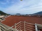 Impresionante piso de 124 m2 con vistas al mar en Budva con dos terrazas