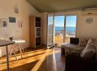 Acogedor apartamento con vistas al mar en Rafailovići a pocos pasos de la playa