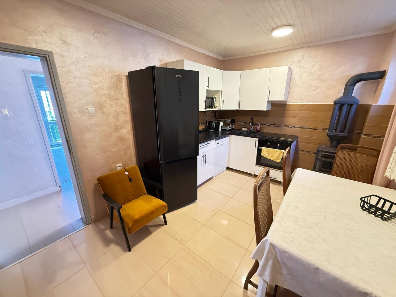 Charmante maison légale de 200 m2 en Bar avec vue sur la mer et arbres fruitiers