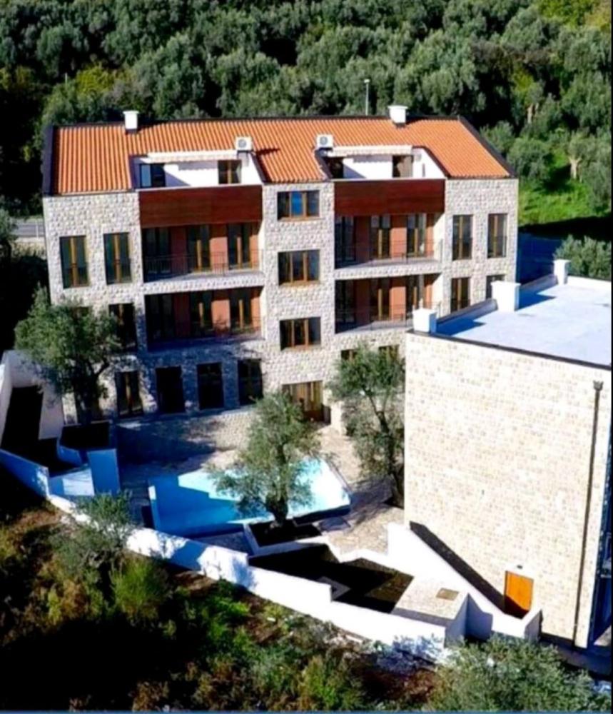 Appartement de 54 m2 à Petrovac à vendre dans résidence avec piscine, parking, à pied de la plage