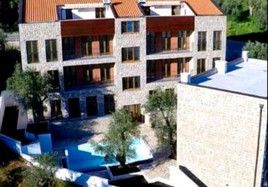 54 M2 Διαμέρισμα στο Petrovac προς πώληση σε κατοικία με πισίνα, πάρκινγκ, με τα πόδια στην παραλία