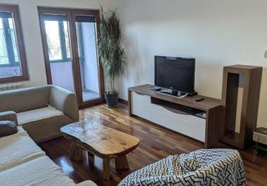 Луксузни намештени двособни стан у центру Жабљака са врхунским садржајима