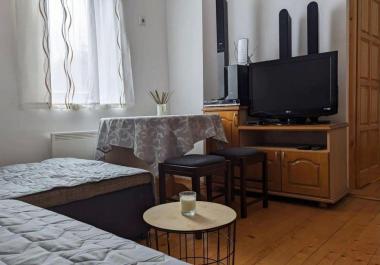 Шармантан двоетажни стан од 49 квадратних метара са једном спаваћом собом у центру Жабљака