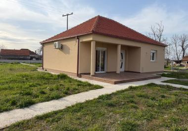 Нова модерна двоспратна кућа од 99 м2 у Подгорици са пространим земљиштем