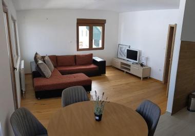 Nuovo soleggiato moderno due camere da letto appartamento 71 m2 a Žabljak con 2 wc e terrazza
