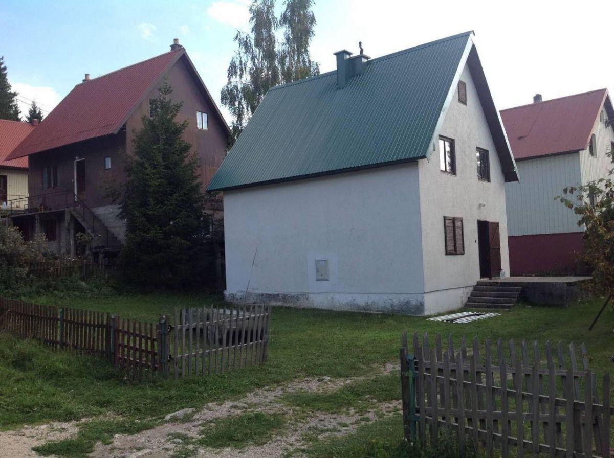 Продаје се пола Тома у Жабљаку од 56 м2 са три спаваће собе