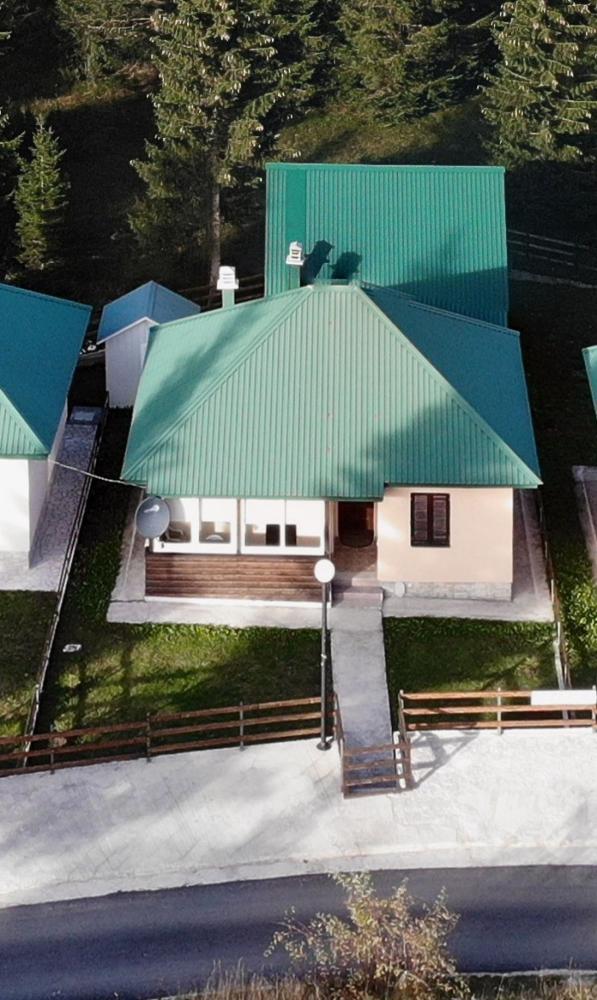 Шармантна двострука кућа, две нове куће у Жабљаку, на мирном шумском месту