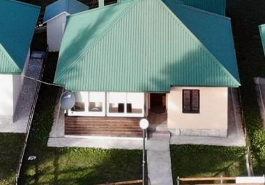 Шармантна двострука кућа, две нове куће у Жабљаку, на мирном шумском месту