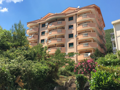 Велики стан у Петровцу са 3 собе у 150 метара од плаже