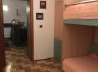Veliki stan u Petrovac na moru sa 3 sobe, 150 metara od plaže